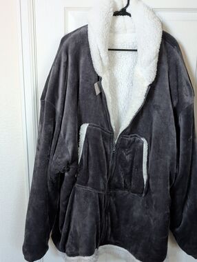 Plush Sherpa-Lined Zip Wearable  Blanket in Dark Gray